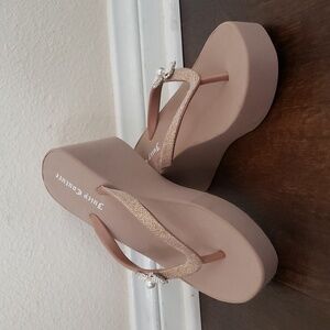 Juicy Couture Flip Flop Platform Sandals